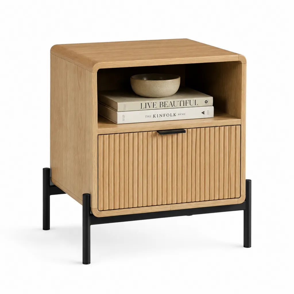 Comodino con anta scanalata e vano aperto in MDF impiallacciato rovere 45 x 40 x 60 cm naturale nero